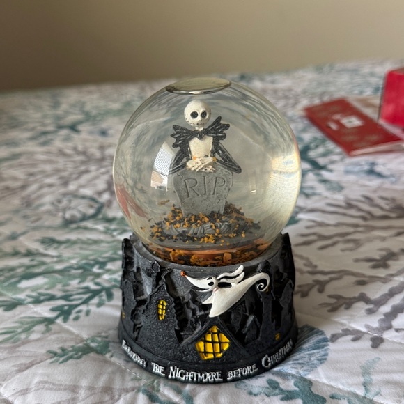 Disney’s Tim Burton’s the nightmare before Christmas music snow globe - Picture 7 of 8